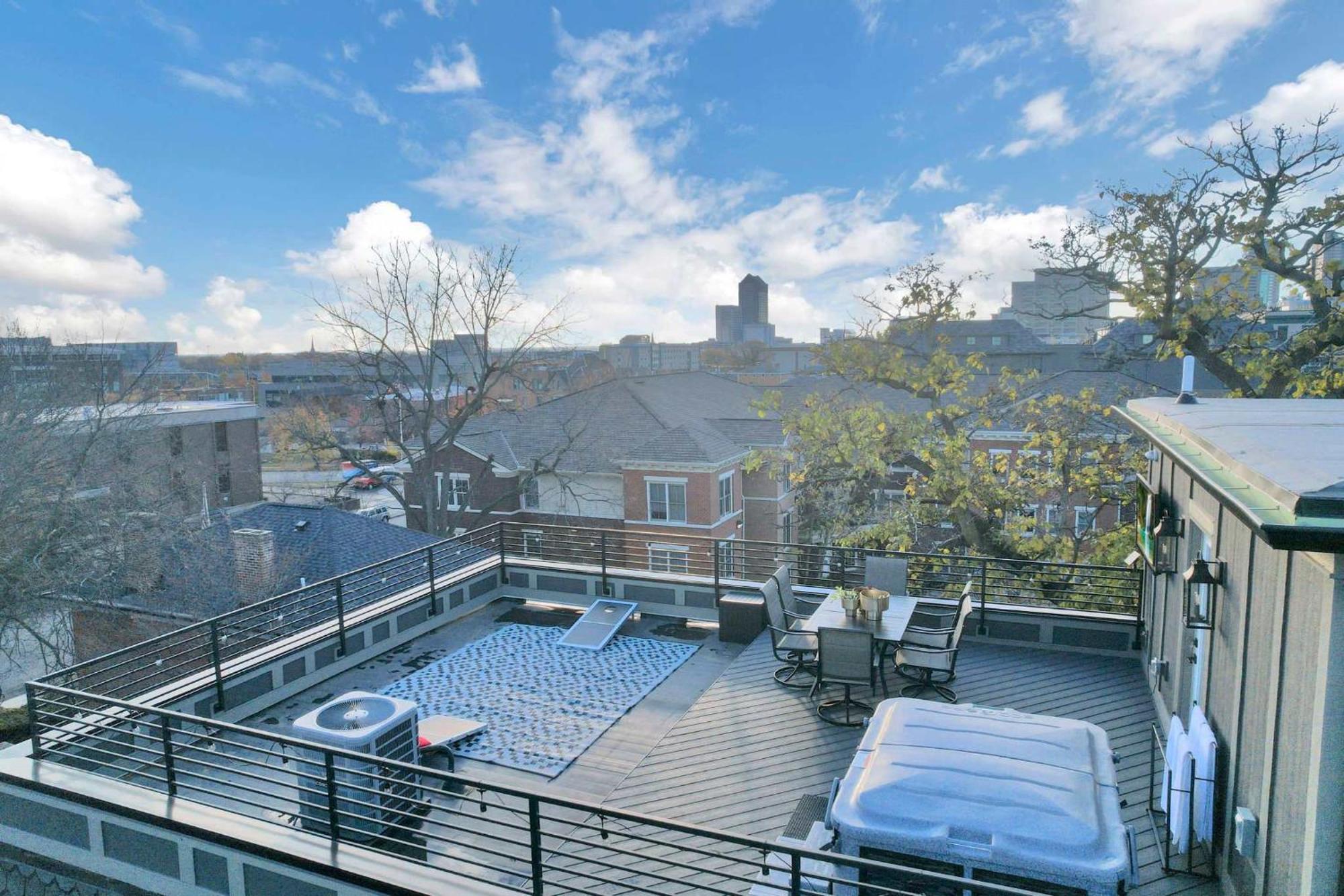 The Golden Hour - Luxury And Rooftop Hot Tub Villa Columbus Exterior photo