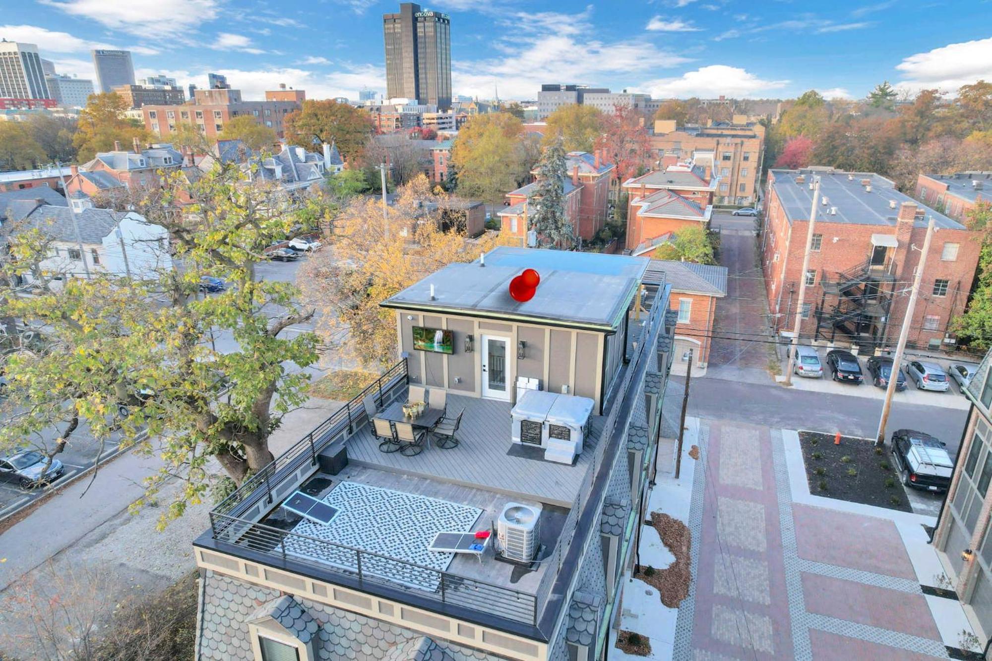 The Golden Hour - Luxury And Rooftop Hot Tub Villa Columbus Exterior photo