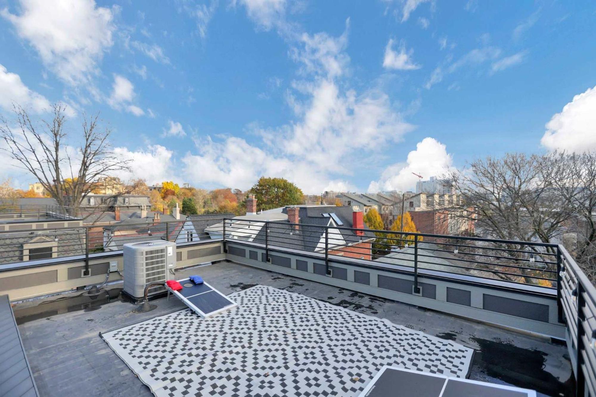 The Golden Hour - Luxury And Rooftop Hot Tub Villa Columbus Exterior photo