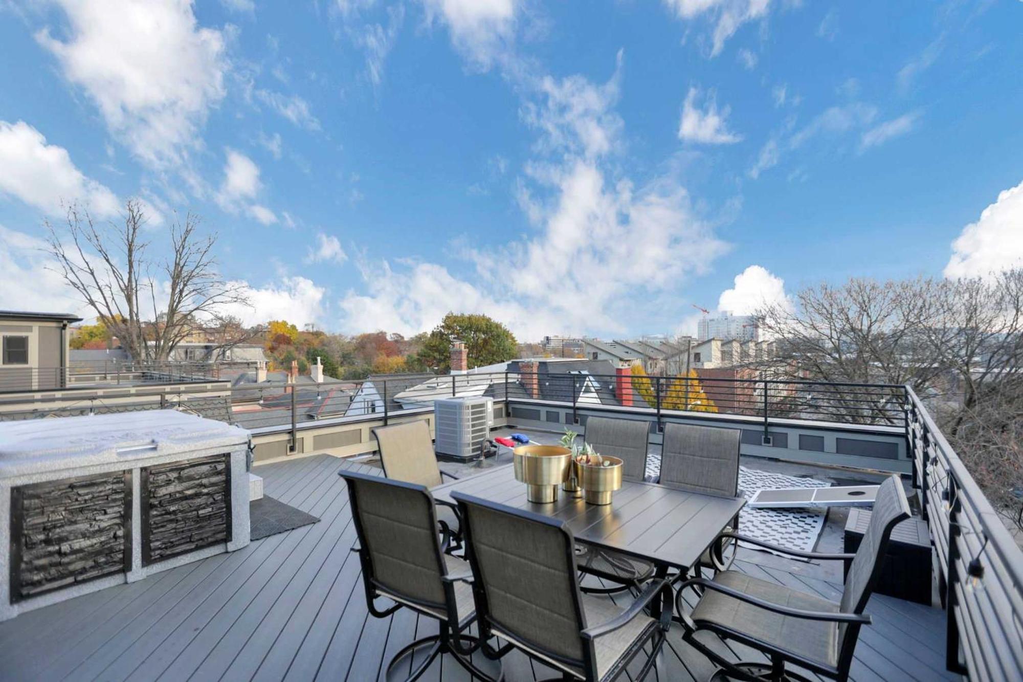 The Golden Hour - Luxury And Rooftop Hot Tub Villa Columbus Exterior photo